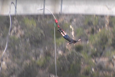 Joe bungy jumping